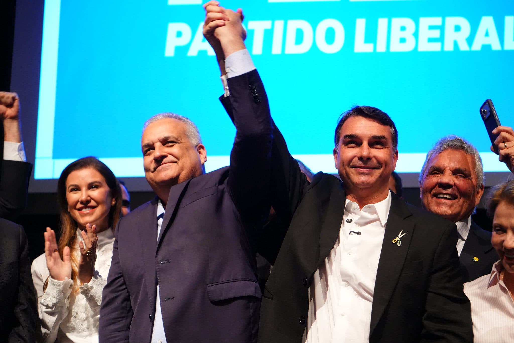 Escolha de Alfredo Gaspar para vice de Flávio Bolsonaro coloca investigações em pauta durante pré-campanha