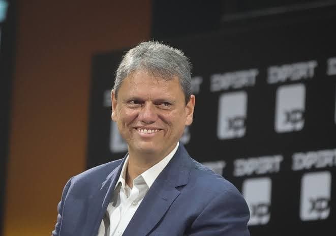 Após acusar Lula de plágio, grupo de Tarcísio é proibido de usar slogan do próprio governo em campanha