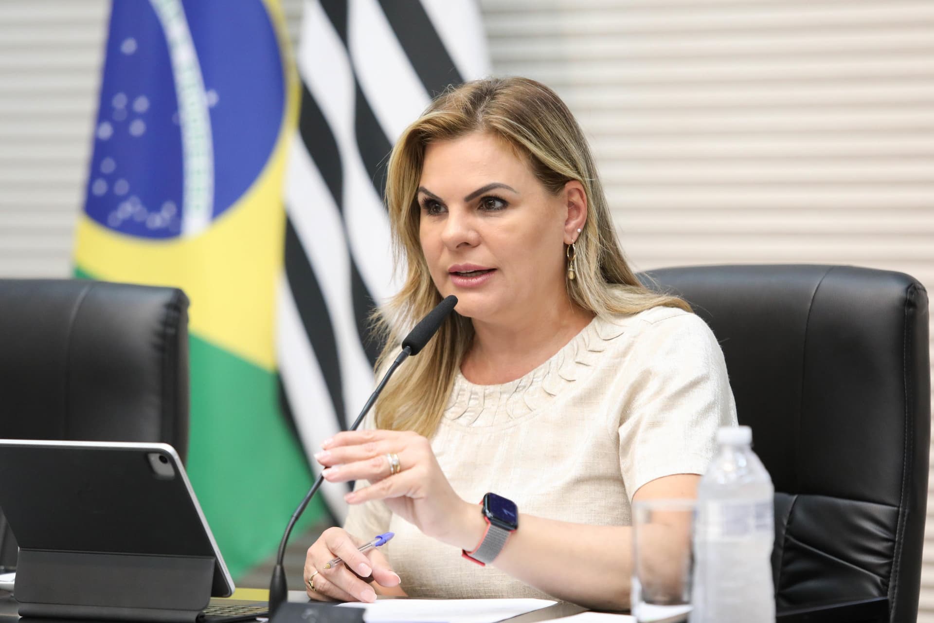 Projeto na ALESP propõe regras contra propaganda política nas escolas e prevê afastamento preventivo de professores