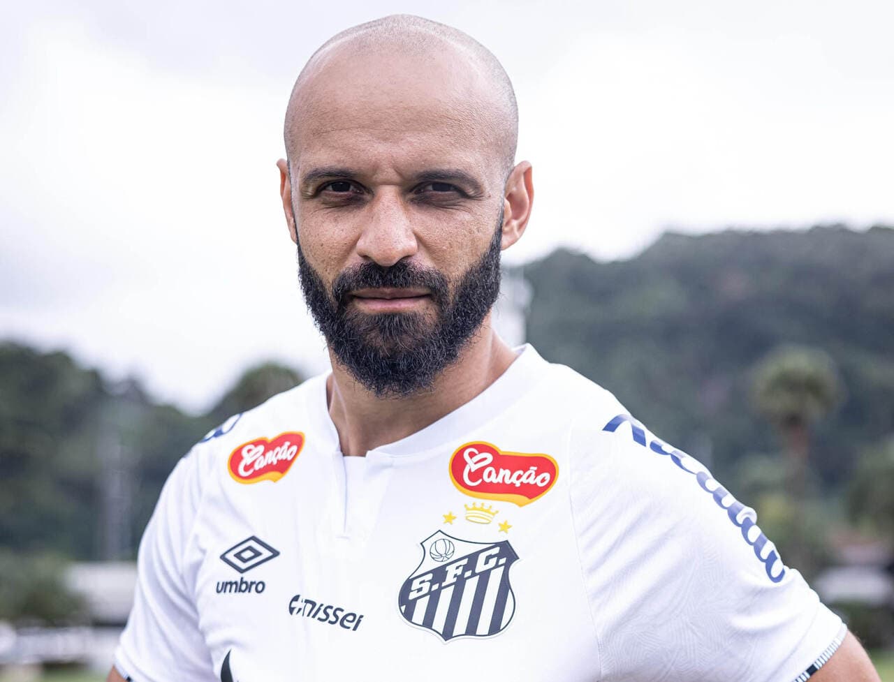 Thaciano retorna aos treinos no Santos FC