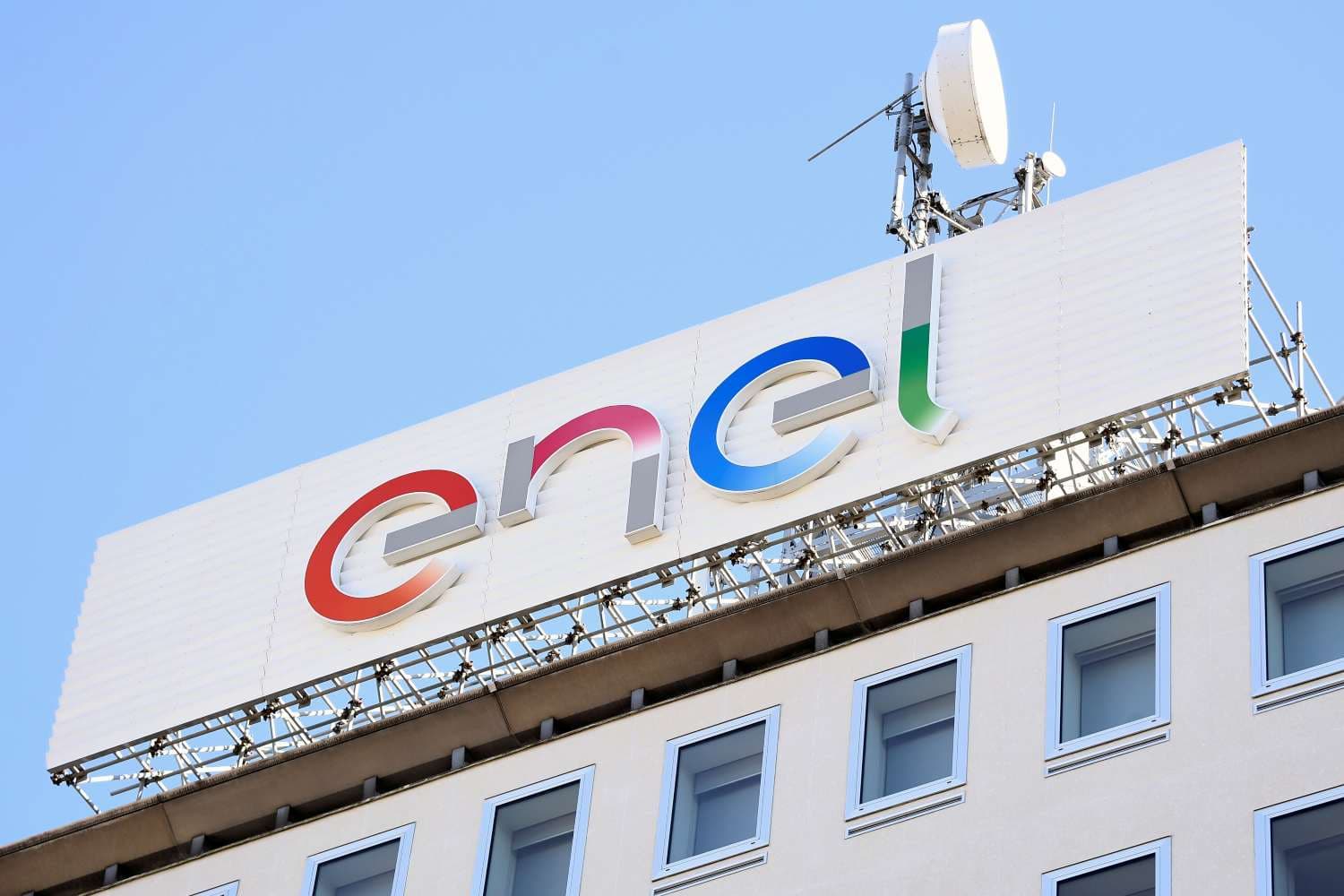 Enel suspende canais digitais neste fim de semana
