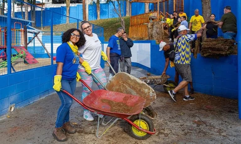Mutirão voluntário reforma escola de Diadema