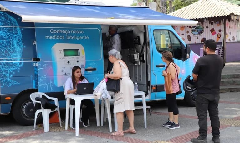 Unidade móvel da Enel atende em Ribeirão Pires