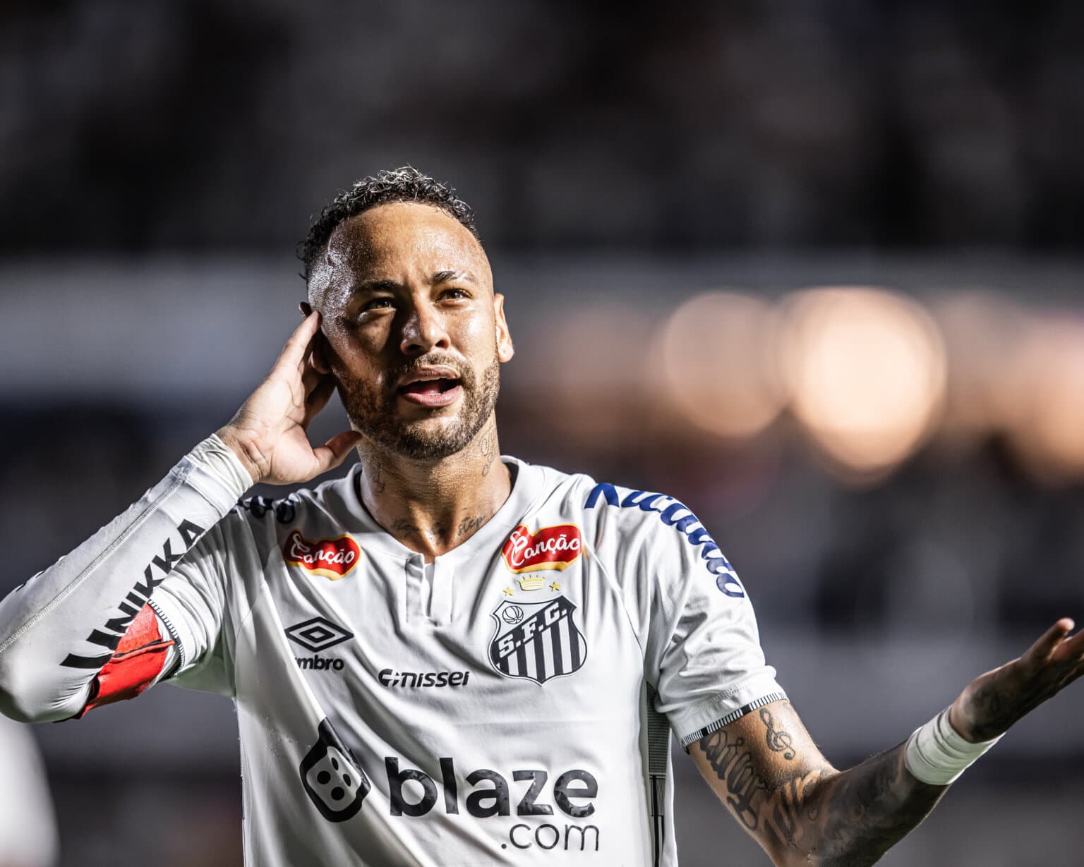 Neymar é relacionado para duelo contra Palmeiras