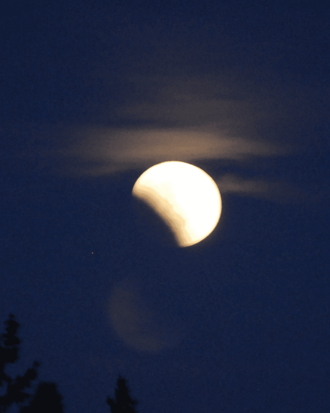 Eclipse lunar parcial visível no Brasil nesta semana