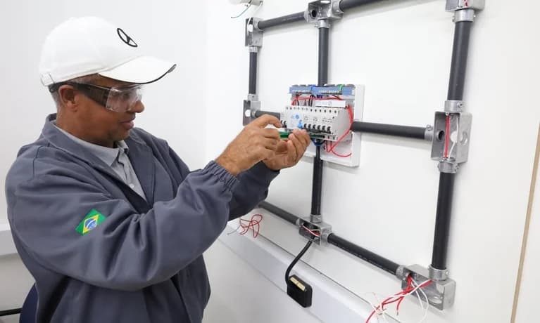 Mauá oferece curso gratuito de eletricista predial