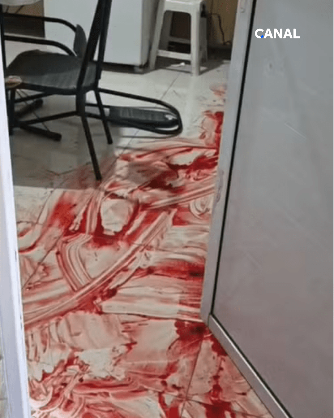 Homem é preso após esfaquear ex e namorado