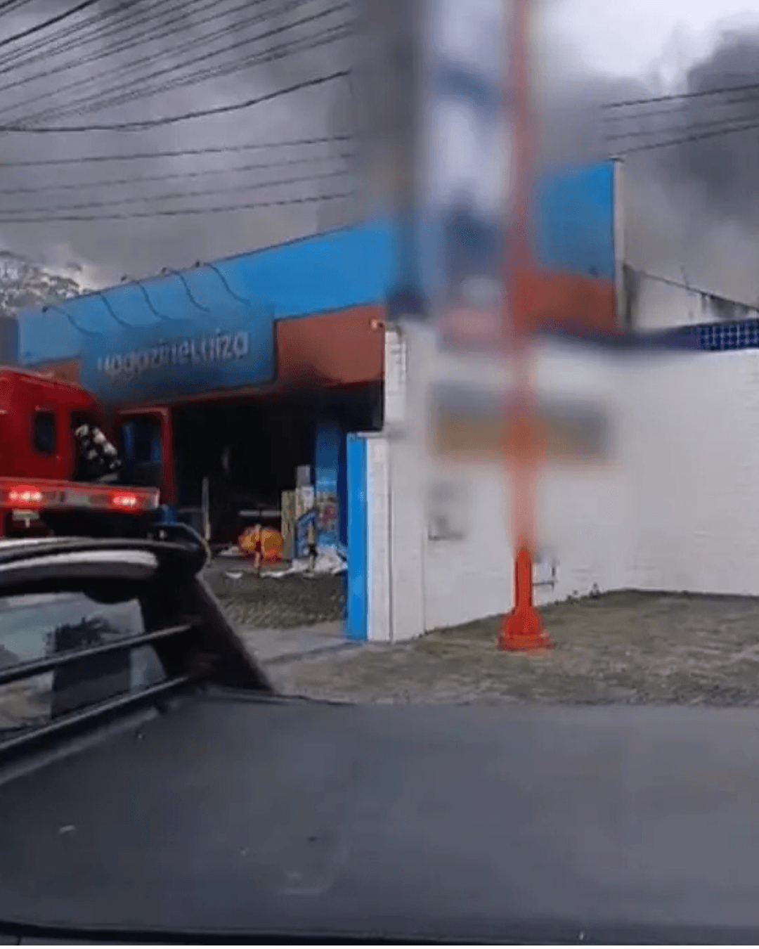 Incêndio atinge loja do Magazine Luiza