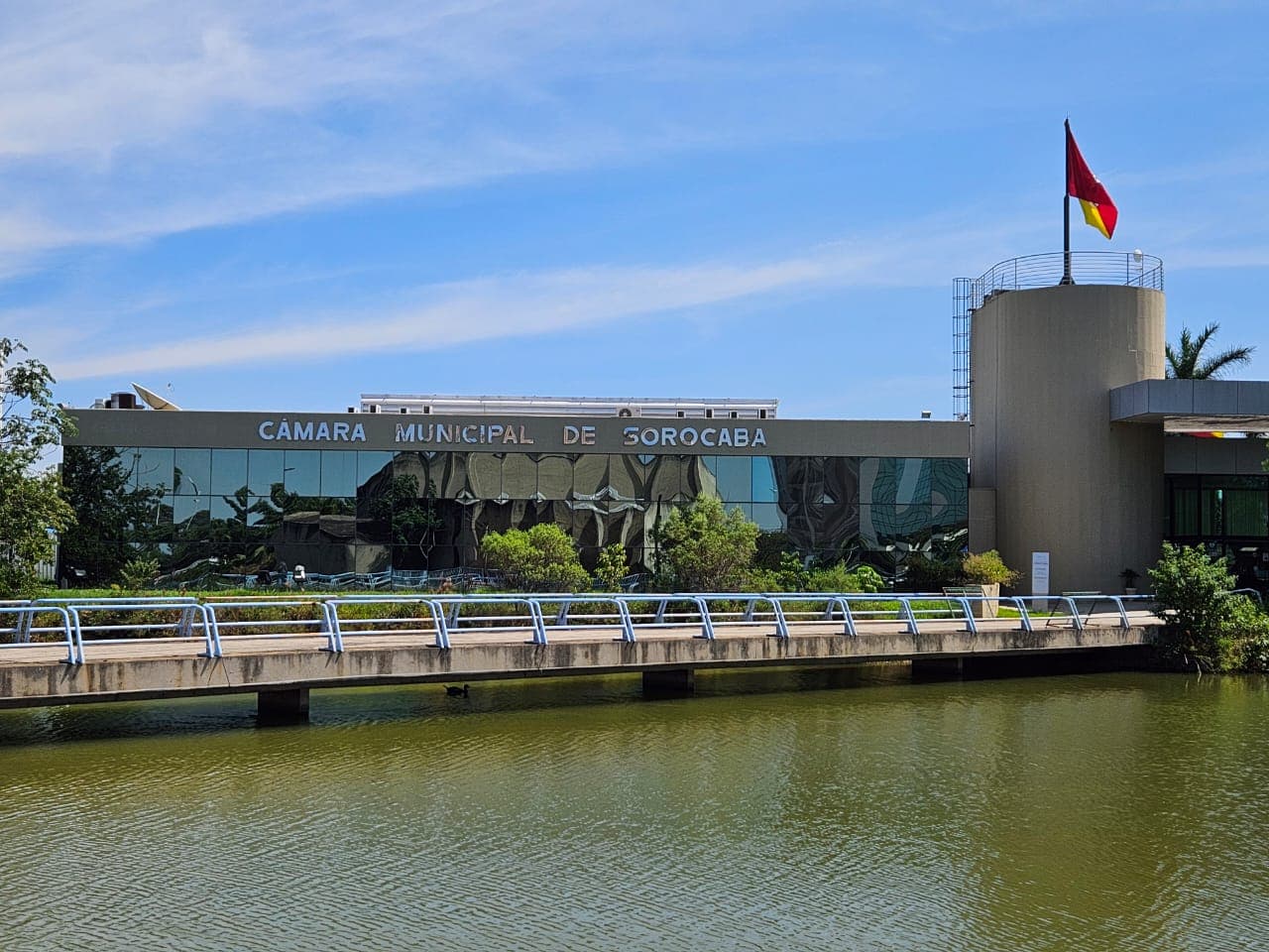 Câmara Municipal instala comissão especial para investigar queixas contra a CPFL após troca de medidores