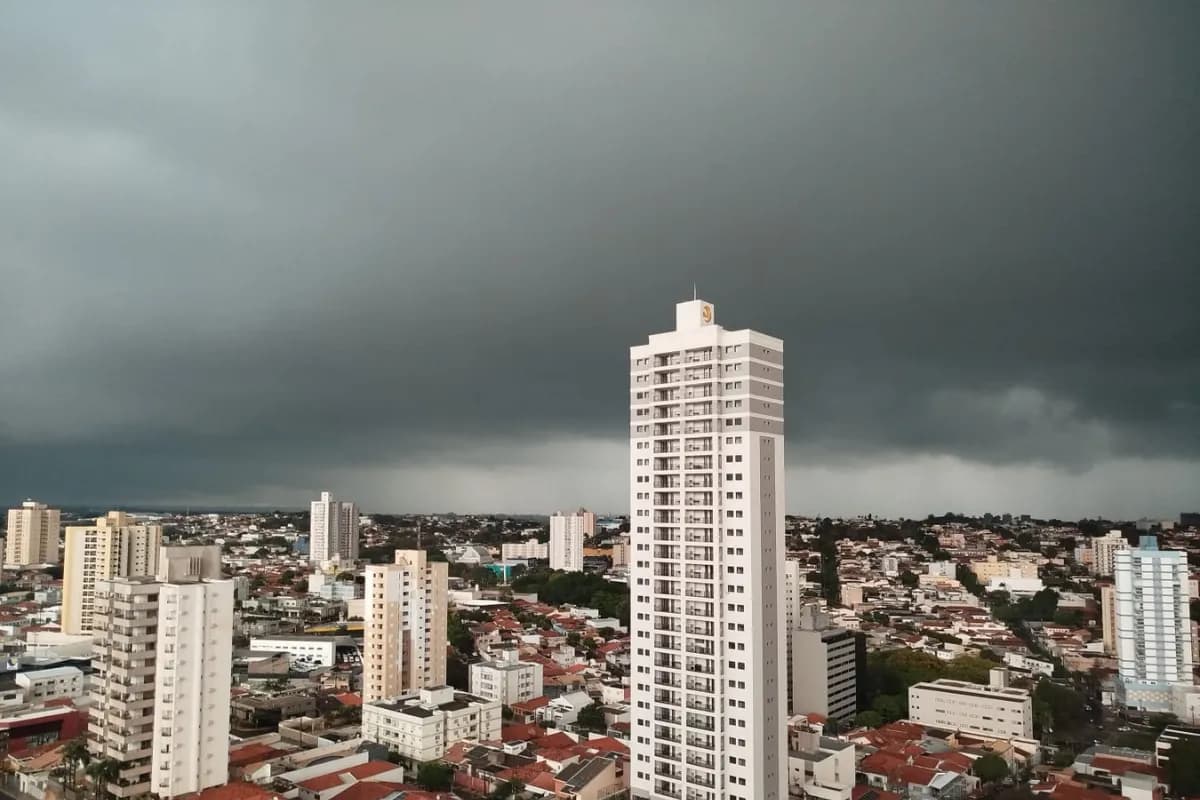 Frente fria chega a Rio Preto com chuva e ventos