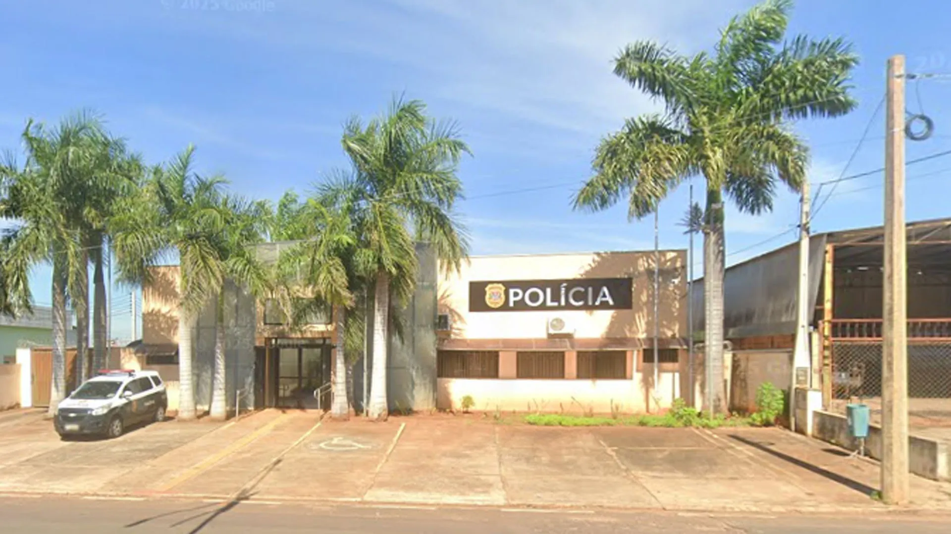 Homem preso após abandonar ex em rodovia