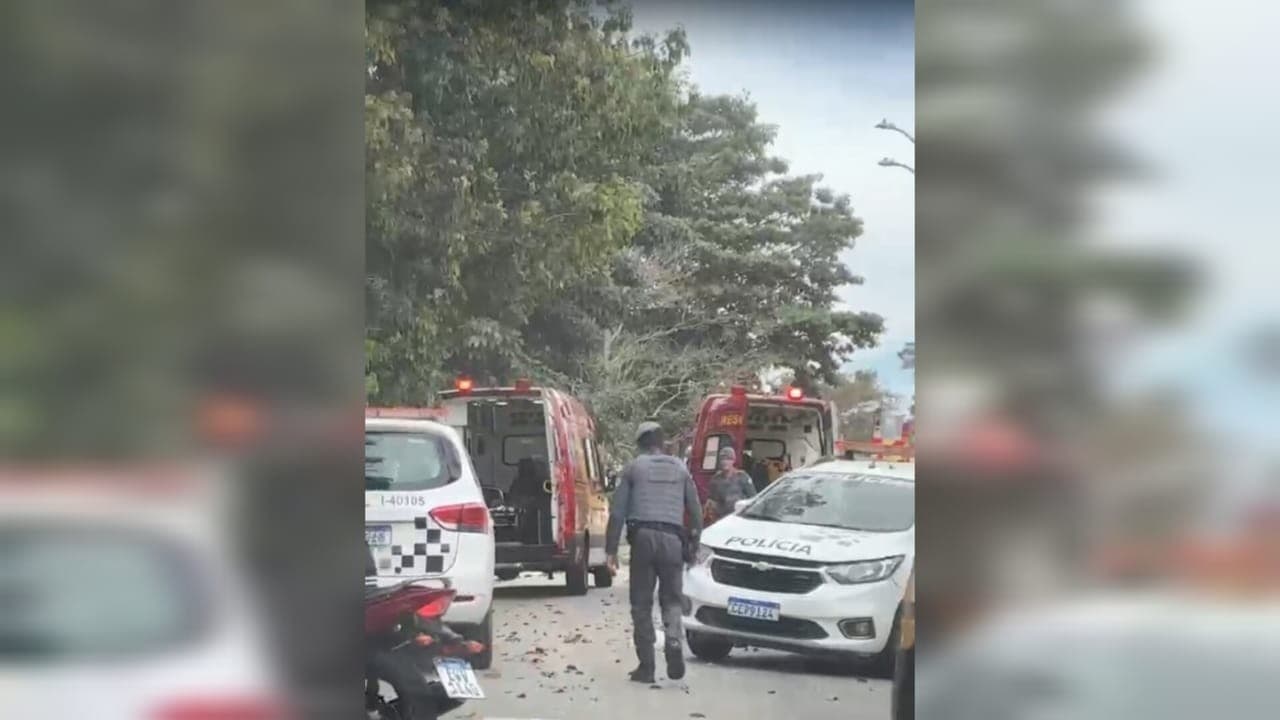 Elevador cai em mercado e fere dois entregadores