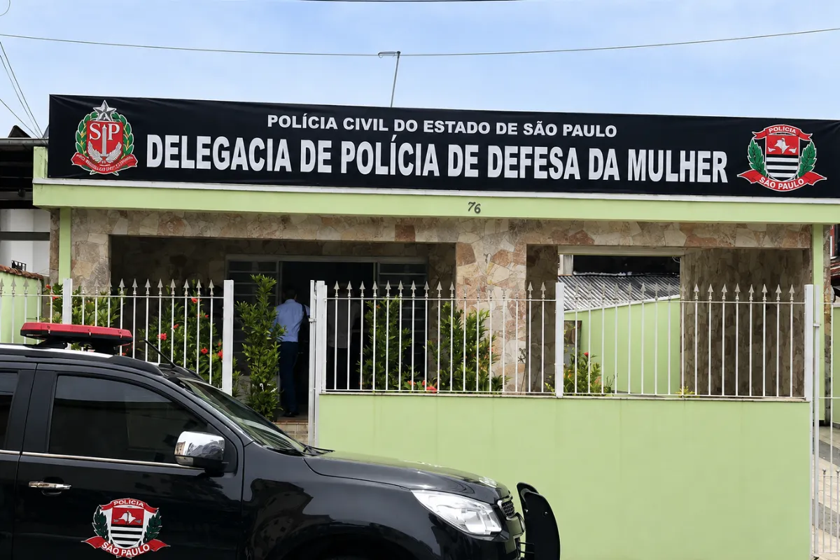 Mãe é presa por favorecimento à prostituição da filha