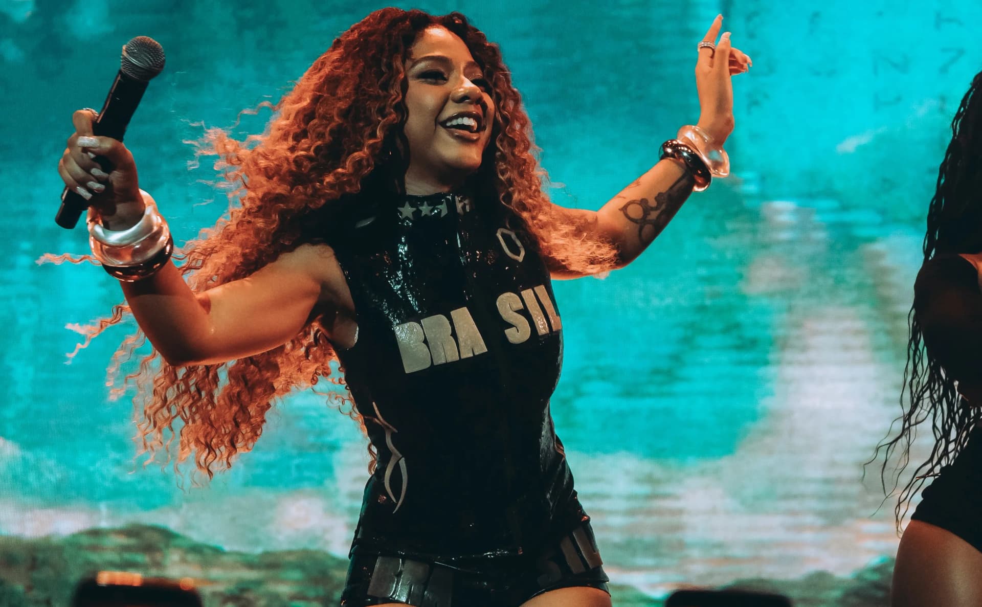 Ajulliacosta é indicada ao Grammy Latino