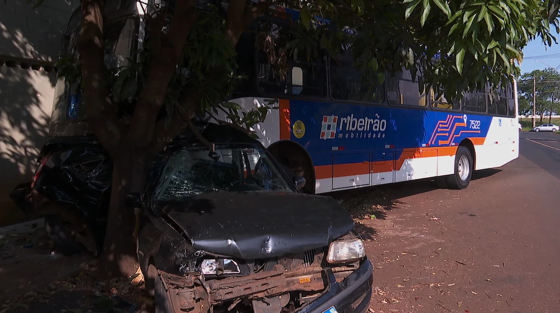 Candidato a motorista provoca acidente em teste