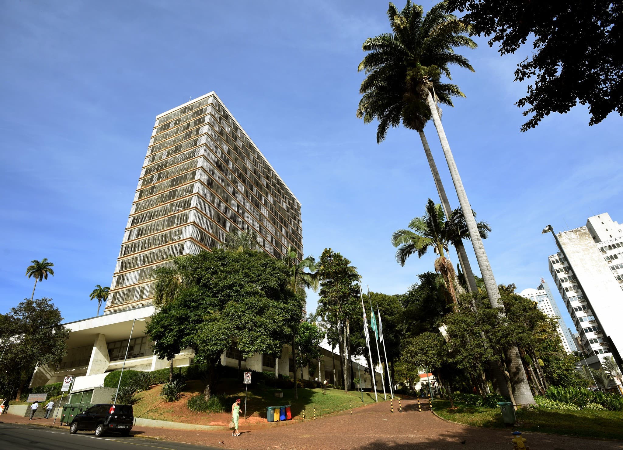 Campinas reajusta salários de servidores em 4,39%