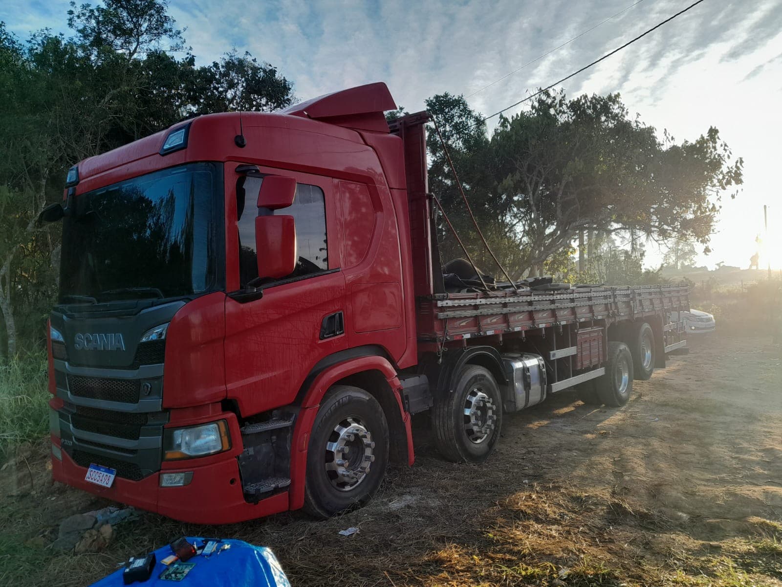 Caminhão roubado é achado em desmanche em Mogi