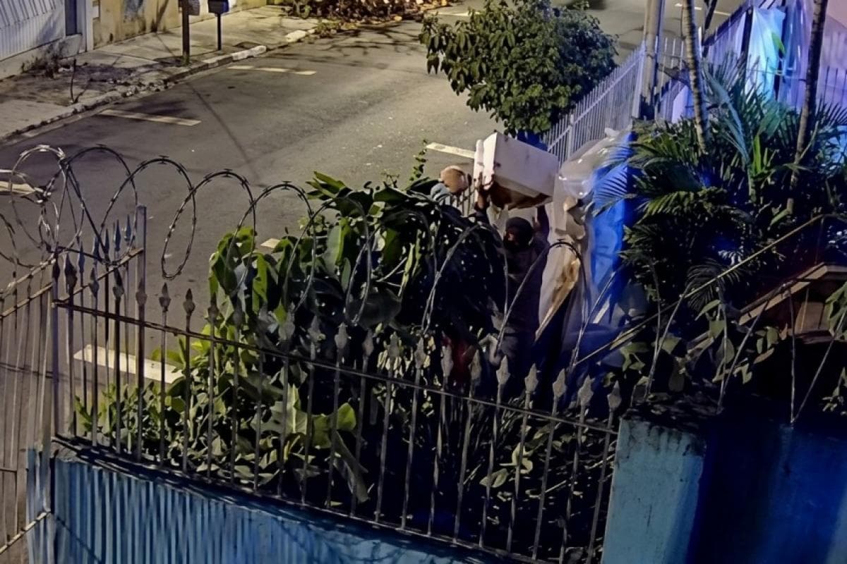 Morador acorda durante furto em residência de Bauru