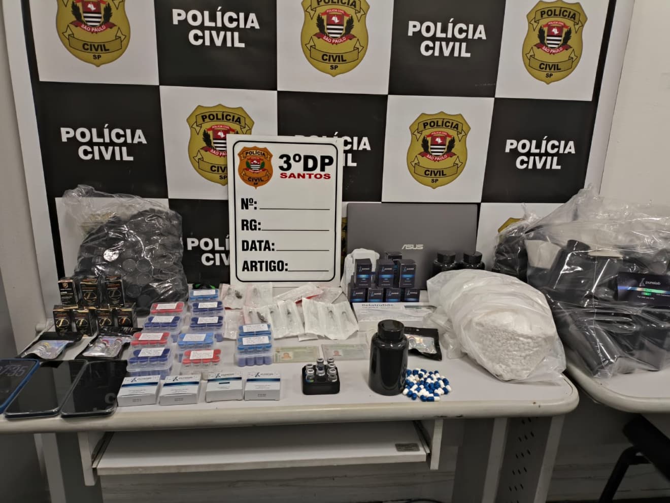 Homem é preso com drogas e hormônios em Santos