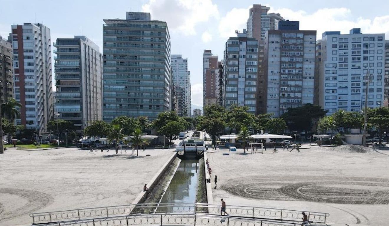 Santos estuda fundo para recuperar prédios inclinados