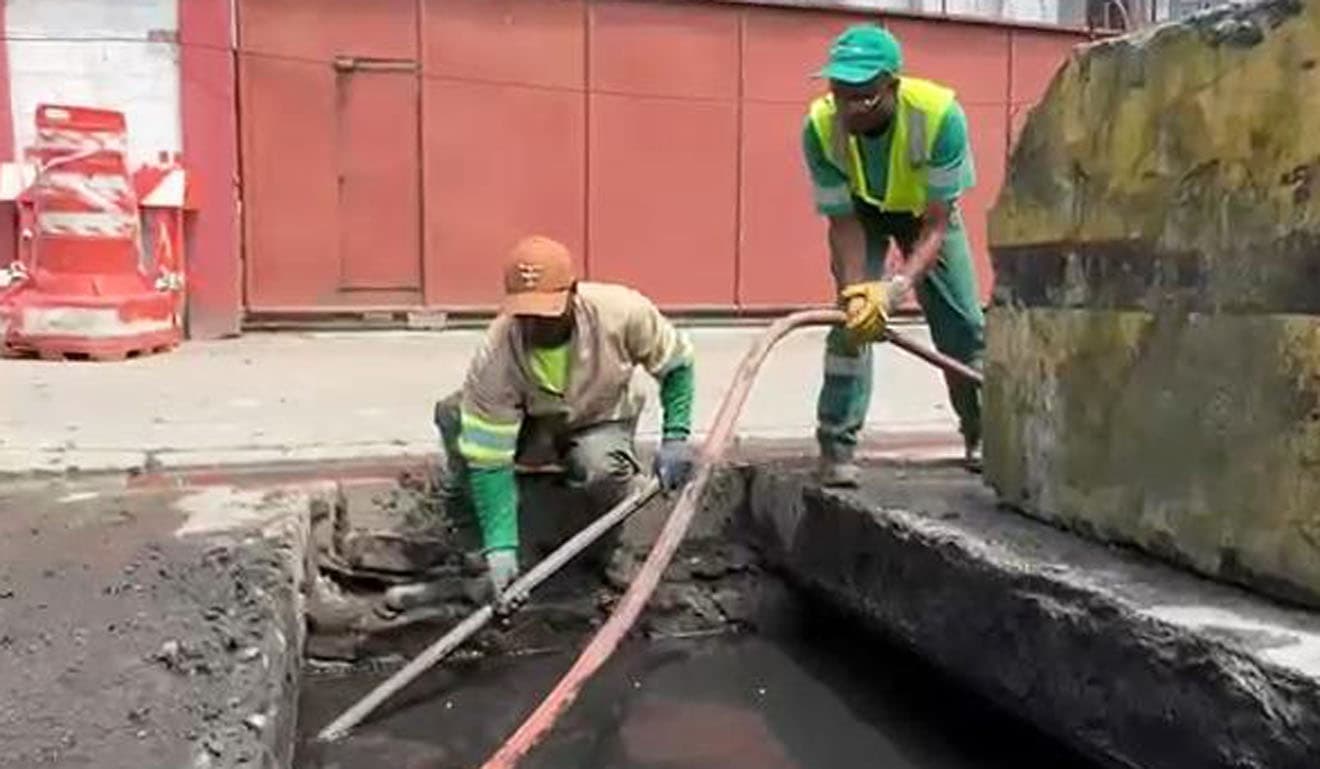 Remoção de sedimentos em Santos