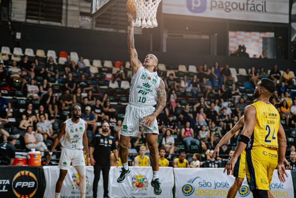 Bauru Basket vence São José no Paulista