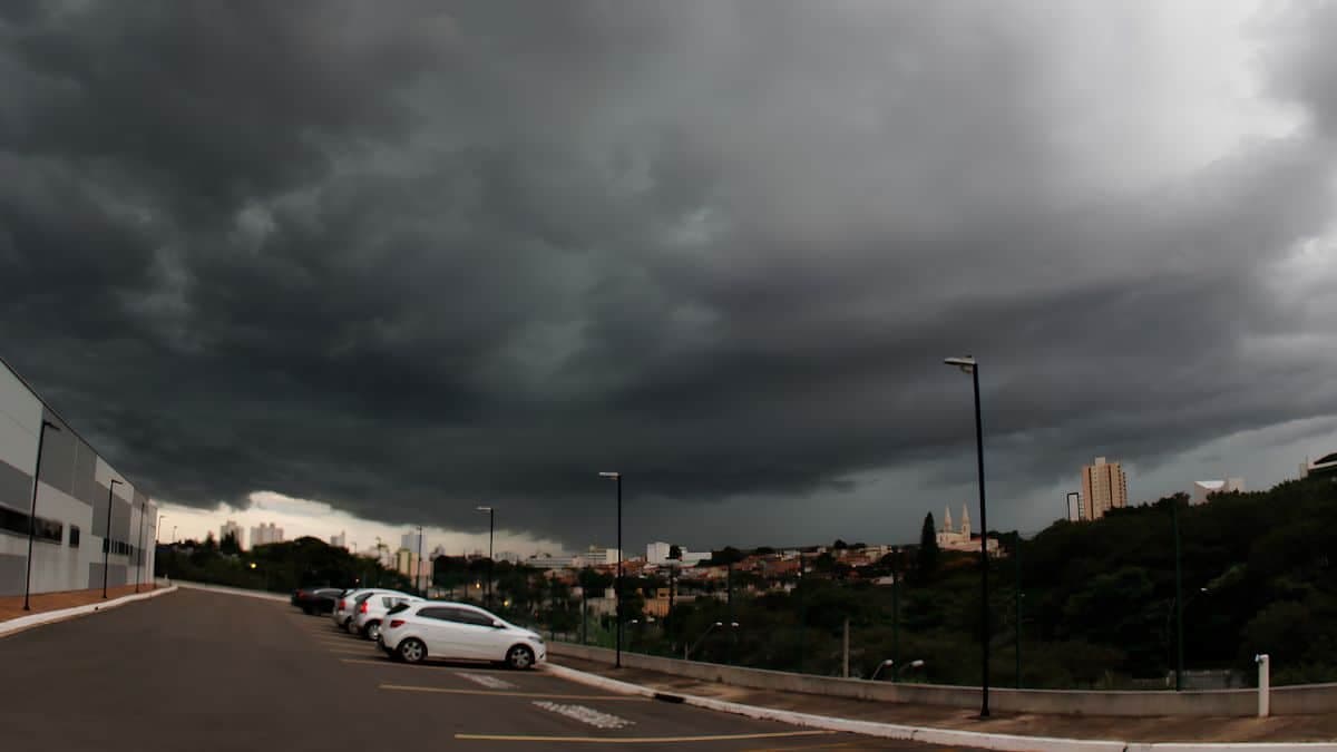 Segunda frente fria derruba temperaturas em SP