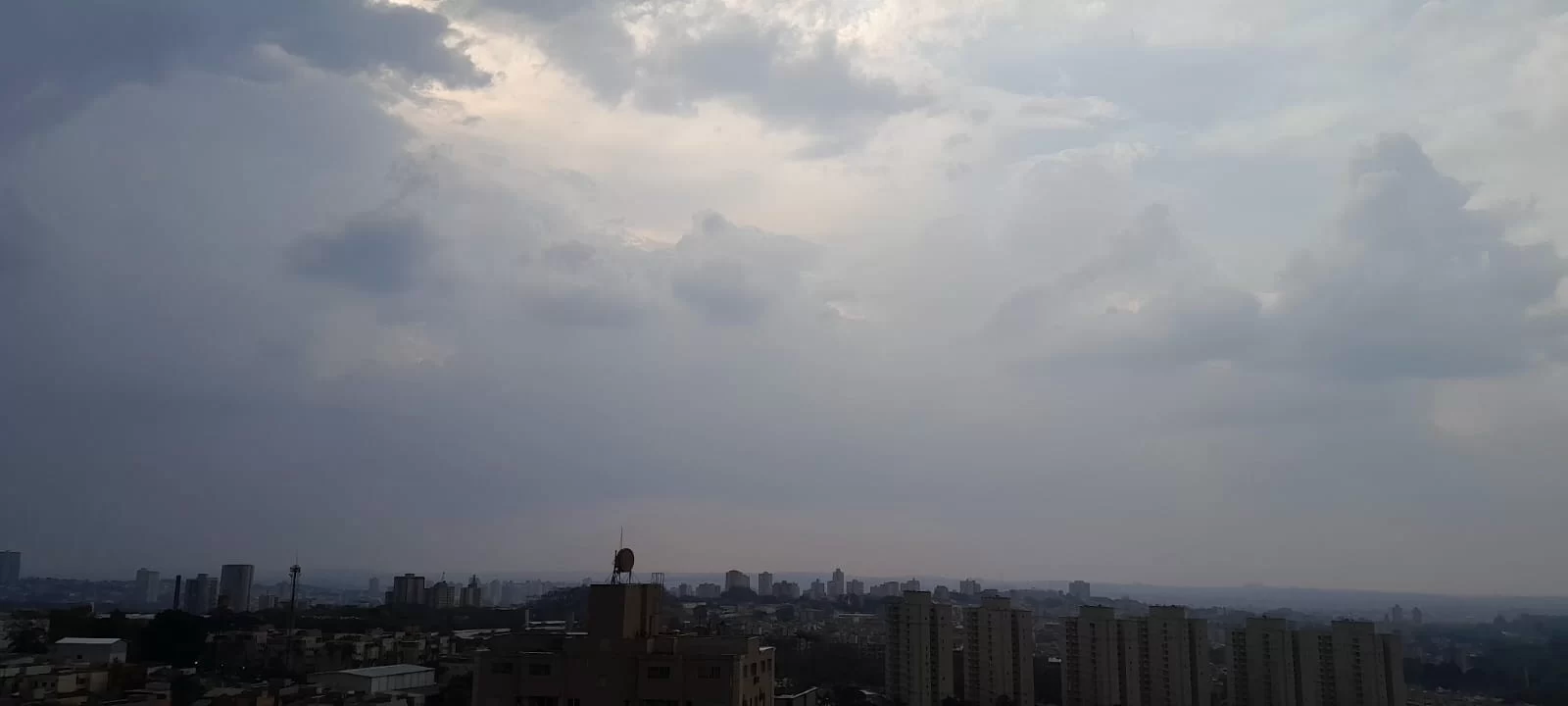 Frente fria traz alerta de granizo em SP