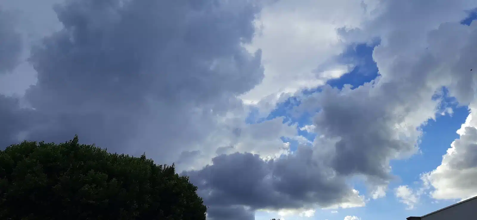 Setembro encerra com calor e chuvas