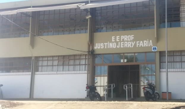 Adolescente é flagrada com faca em escola de Rio Preto