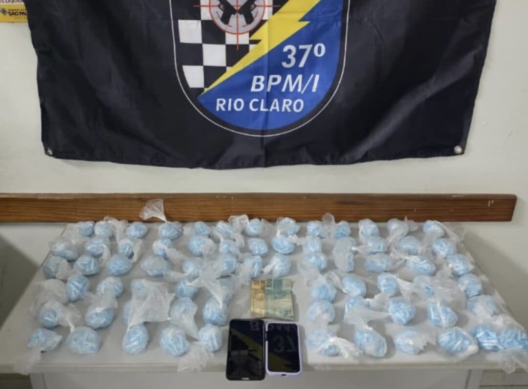 ROCAM prende homem com 2 mil pinos de cocaína
