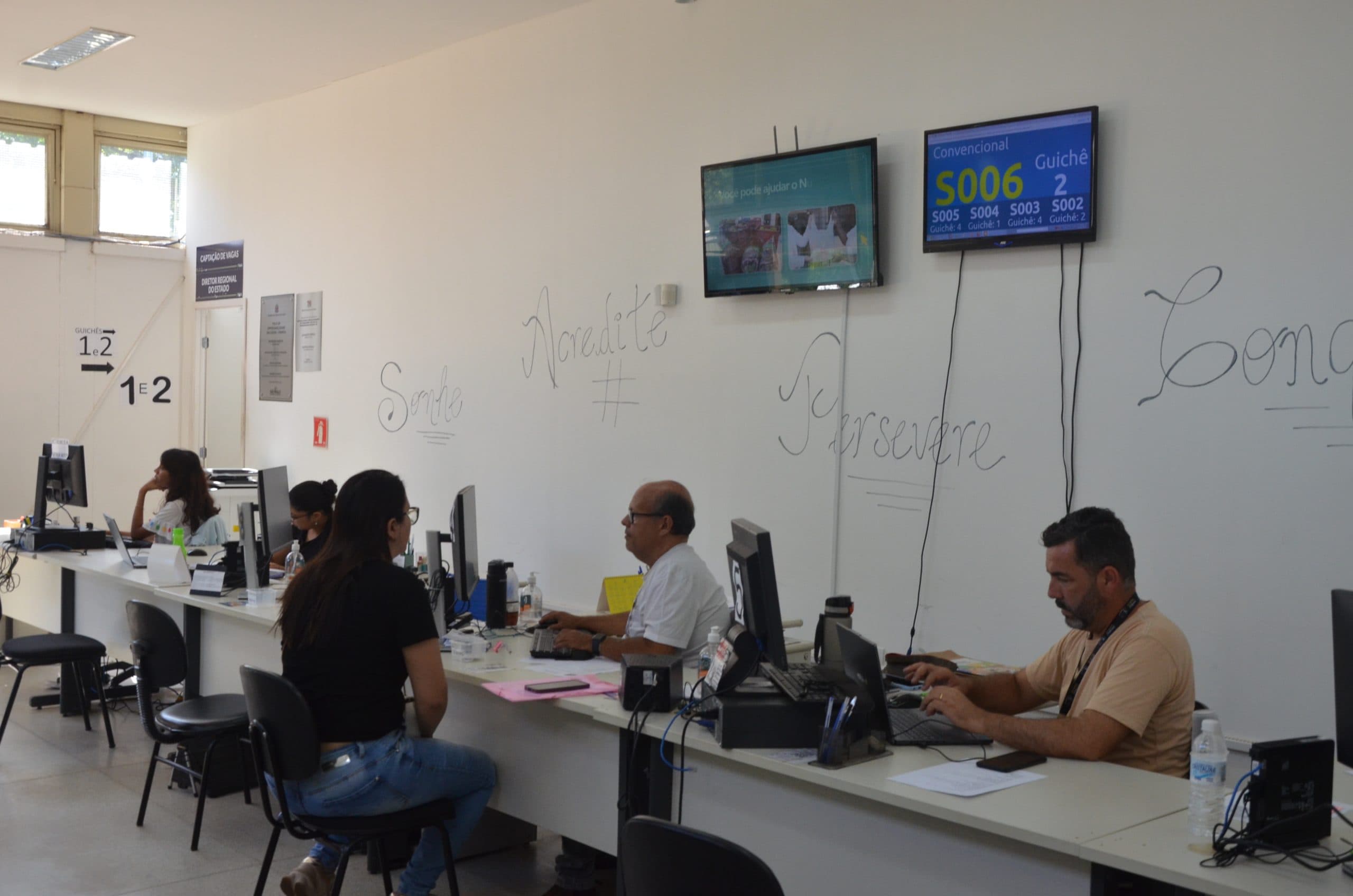 Emprega Franca seleciona auxiliares de logística nesta terça