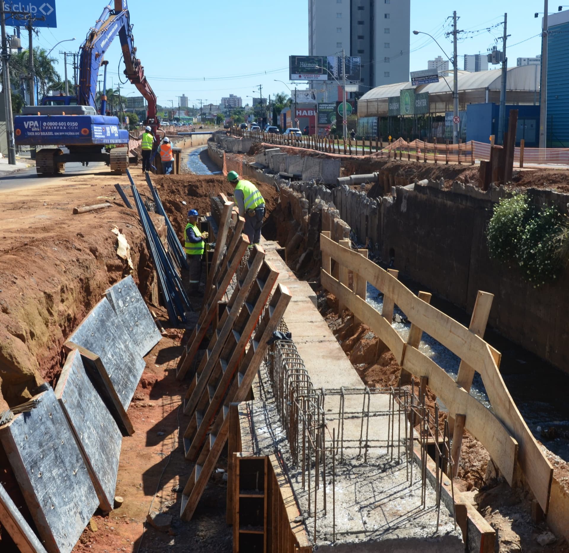 Obras antienchentes em Franca avançam