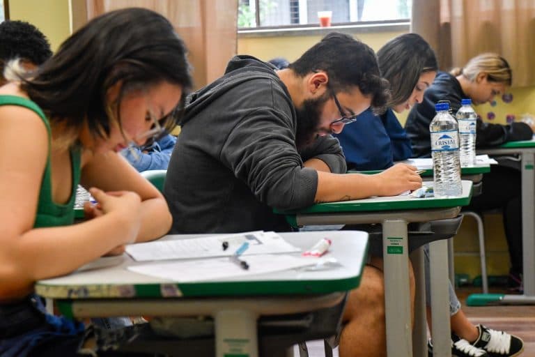 Encceja 2025 acontece neste domingo em todo país