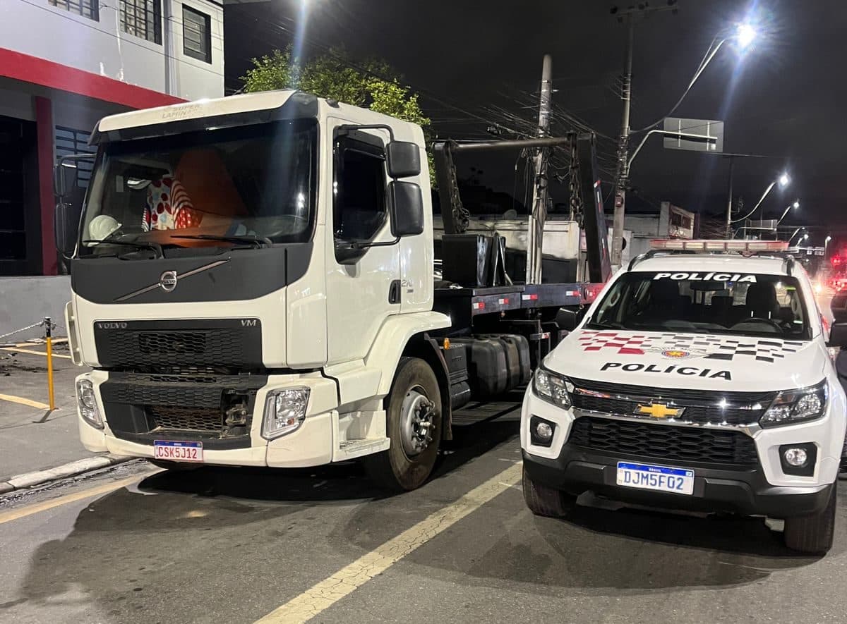 Procurado por tráfico é preso com caminhão roubado