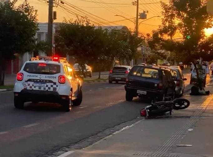 Homem cai de moto e é preso por embriaguez