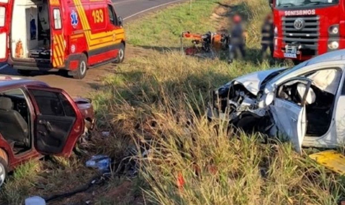 Colisão frontal deixa três feridos em Regente Feijó
