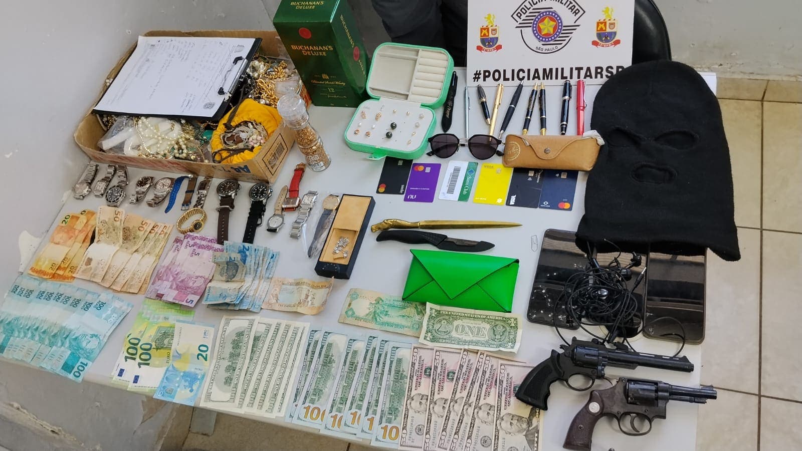 Quatro presos após roubo em residência de Prudente