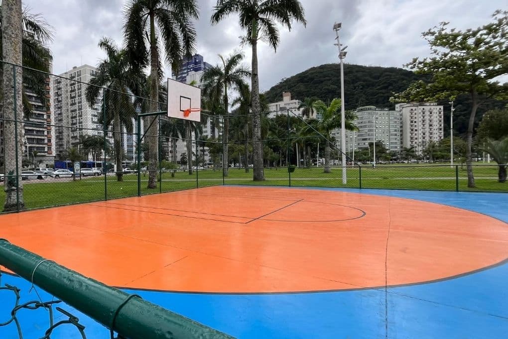 Parque da Juventude ganha quadra de basquete reformada